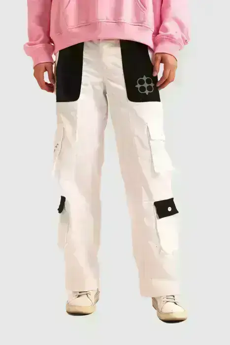 Airport Looook Cargo White